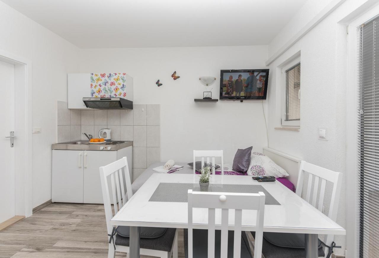 Apartmani Franko Baška Voda Buitenkant foto