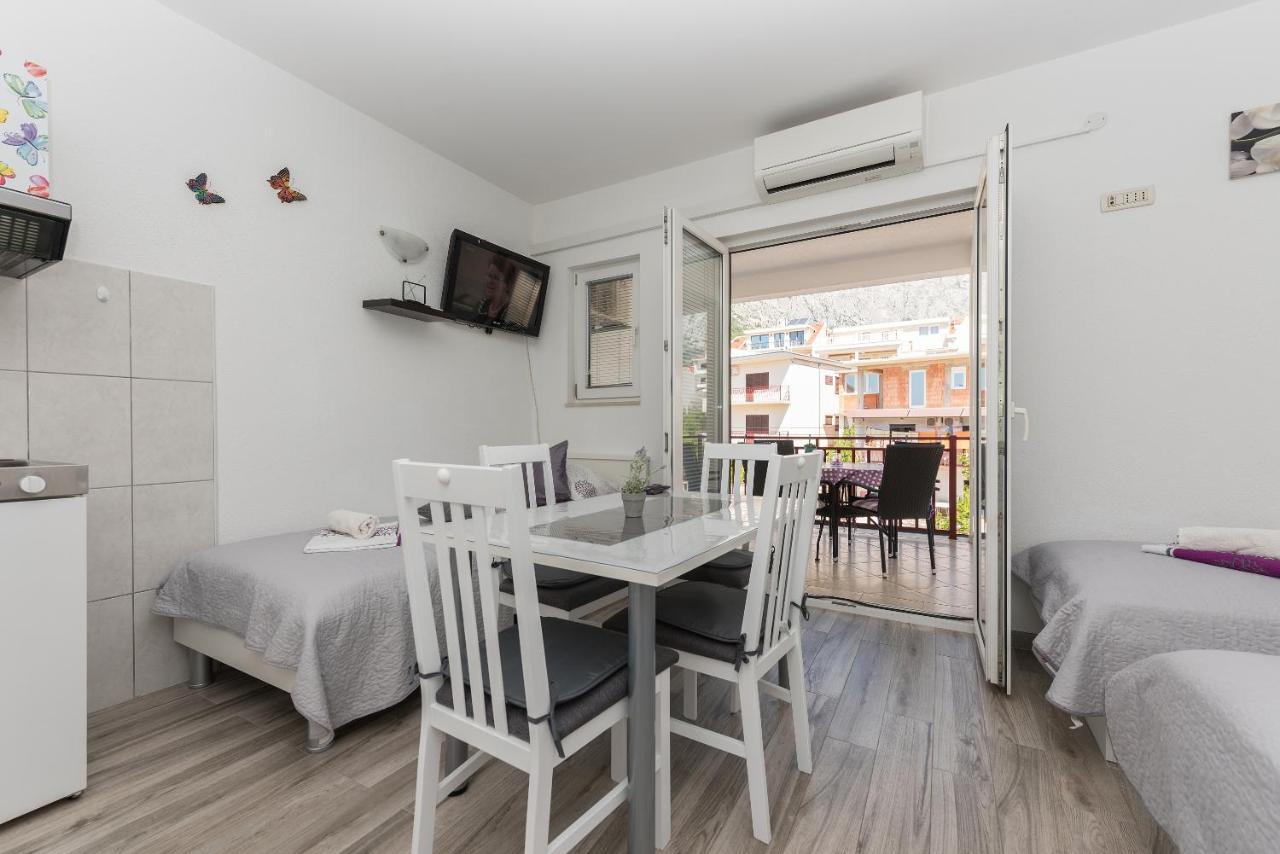 Apartmani Franko Baška Voda Buitenkant foto
