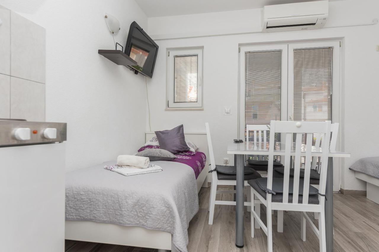 Apartmani Franko Baška Voda Buitenkant foto