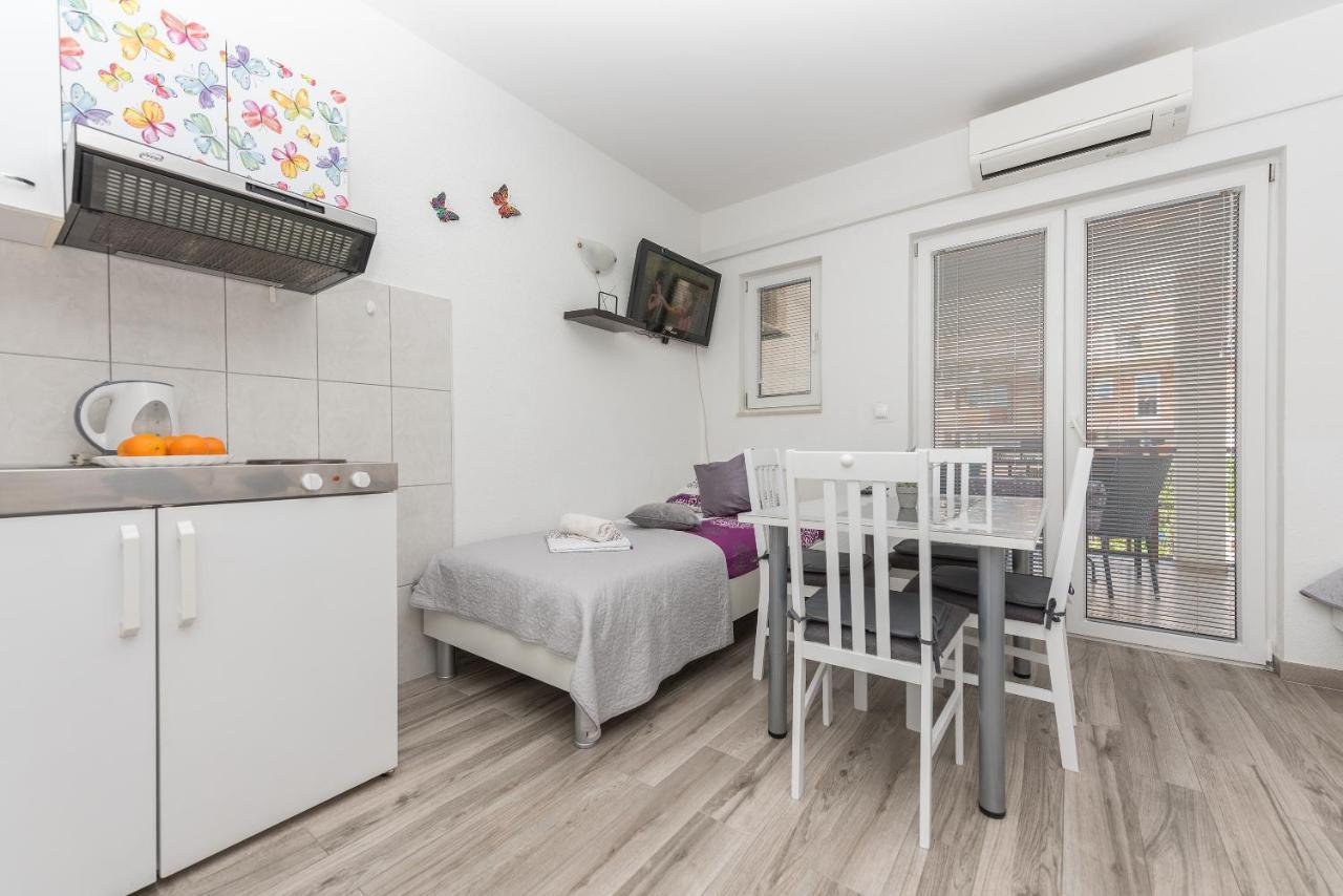 Apartmani Franko Baška Voda Buitenkant foto
