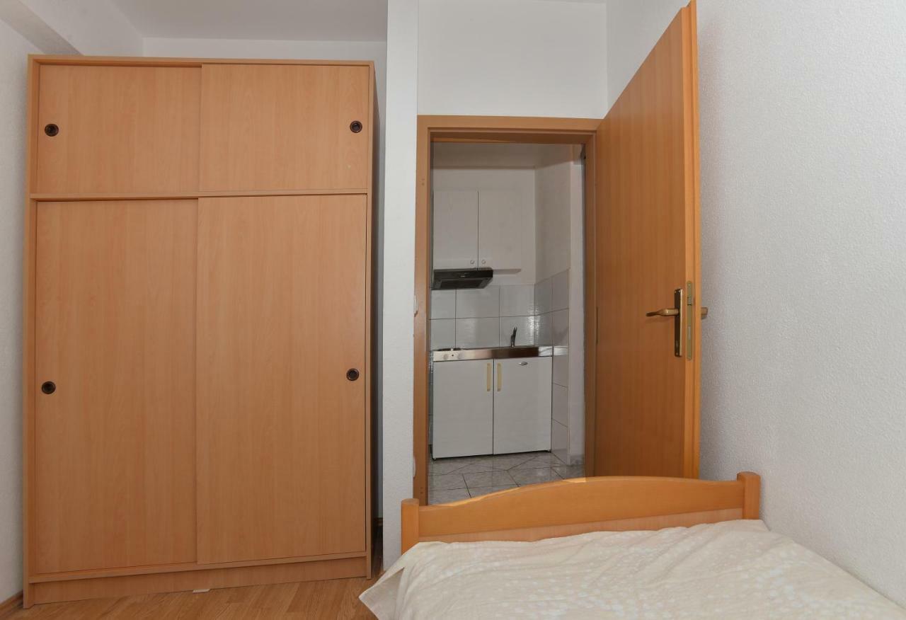 Apartmani Franko Baška Voda Buitenkant foto